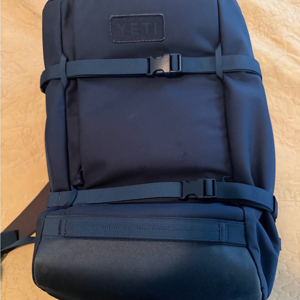 YETI Crossroads 35L Midnight Blue Men's Backpack